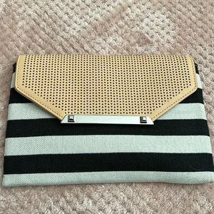 CUTE SPRING SUMMER CLUTCH!